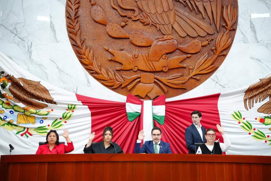 Sesión del Congreso de Tlaxcala durante aprobación de convocatoria.