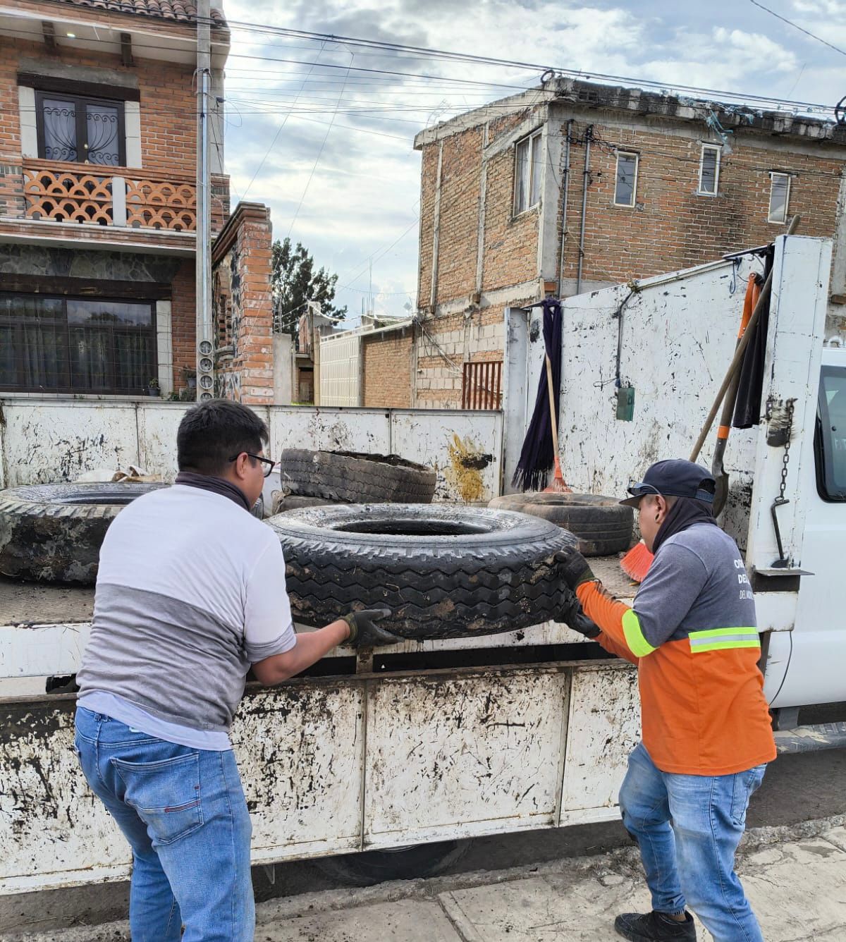 COMUNICADO-Rehabilitación y saneamiento en el vaso regulador ubicado en el barrio de Santiago Mixquitla