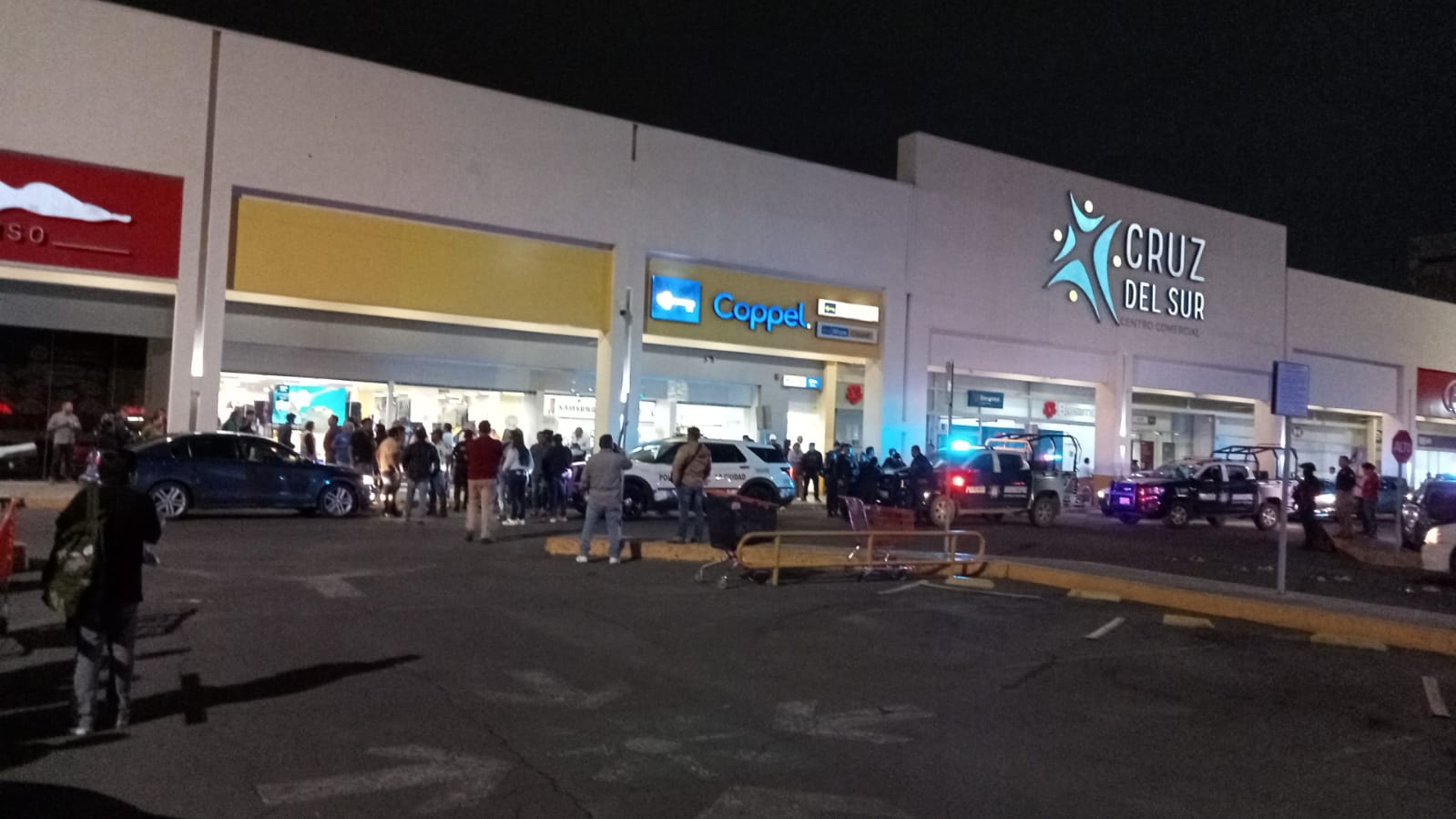 Ministeriales frustran asalto en Coppel Cruz del Sur Cuautlancingo; un presunto delincuente fue detenido