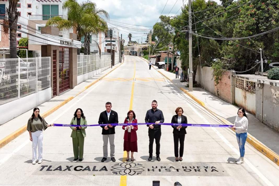 Autoridades entregan obras de pavimentación en Tlaxcala.