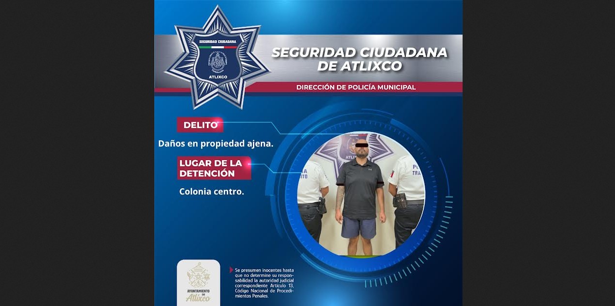 Patrulla y camioneta involucrada en un incidente vial en Atlixco.