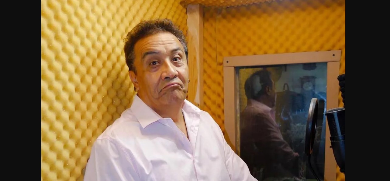Alfonso Obregón durante una entrevista hablando sobre Shrek 5.