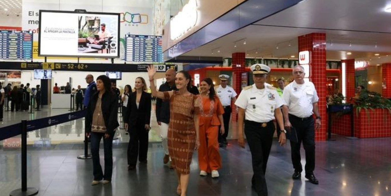 Claudia Sheinbaum durante la entrega de obras en el AICM.