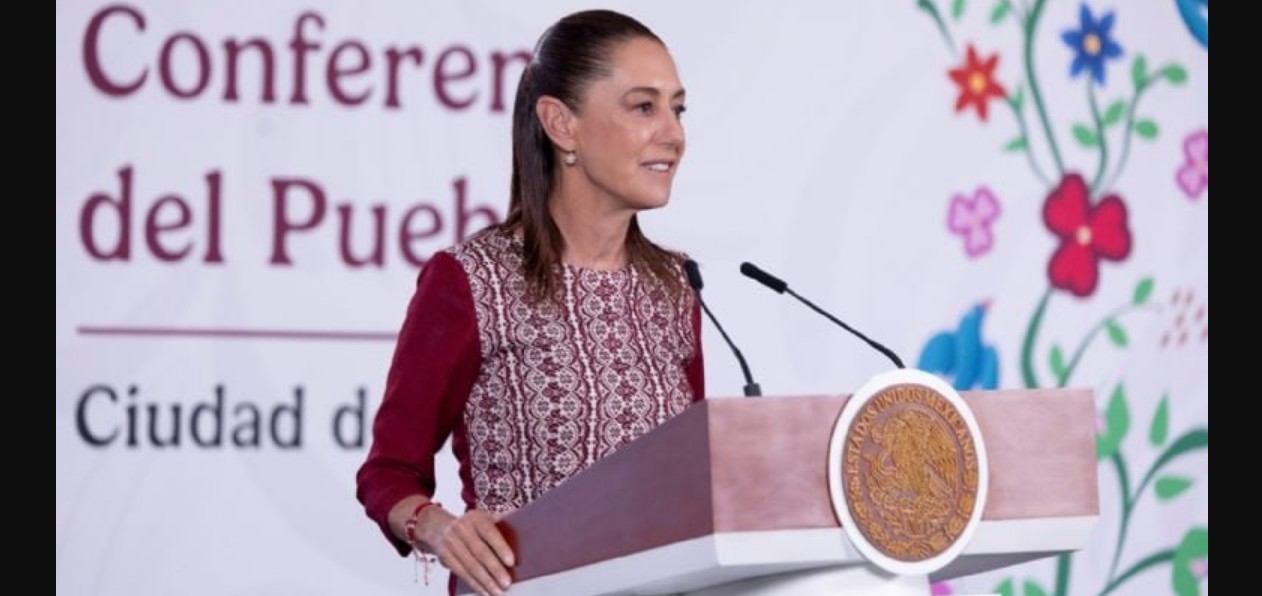 Claudia Sheinbaum durante conferencia matutina en Palacio Nacional aclarando recursos para educación en Oaxaca