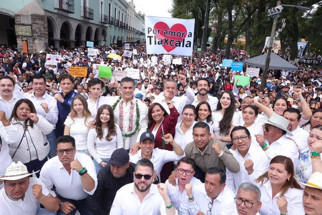 Marcha política en el centro de Tlaxcala con miles de asistentes