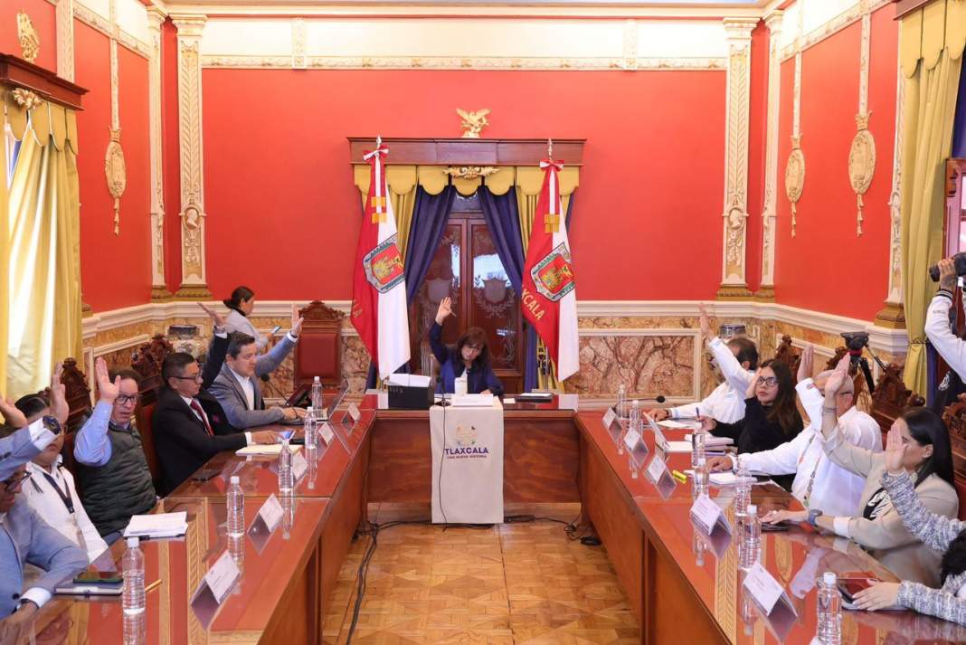 Lorena Cuéllar durante sesión del Consejo Estatal de Salud.