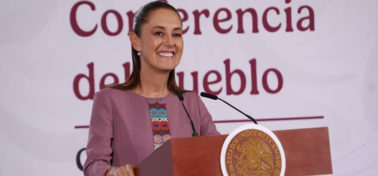 Claudia Sheinbaum recibe Las Mañanitas durante su cumpleaños en Palacio Nacional