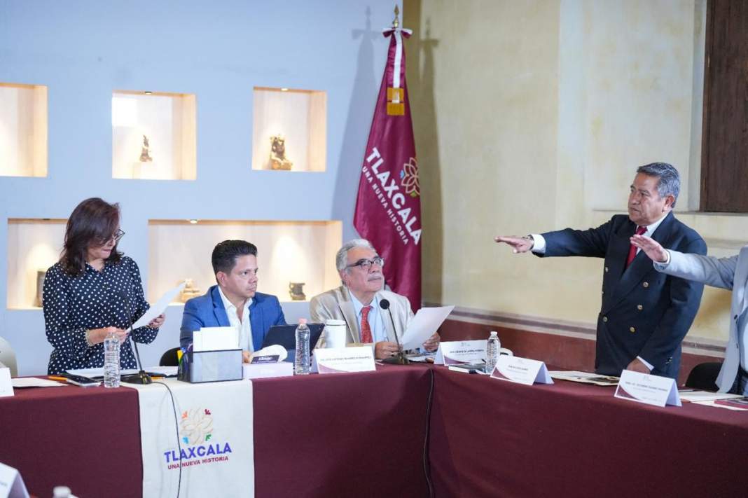 Carlos López Suárez durante la sesión del consejo cultural de Tlaxcala.