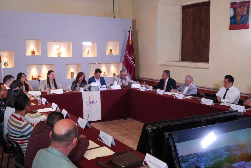 Lorena Cuéllar durante sesión sobre patrimonio cultural de Tlaxcala
