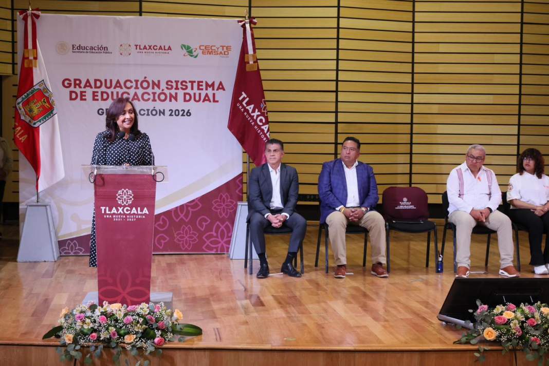 Graduación de estudiantes del Sistema de Educación Dual en Palacio de Gobierno de Tlaxcala.