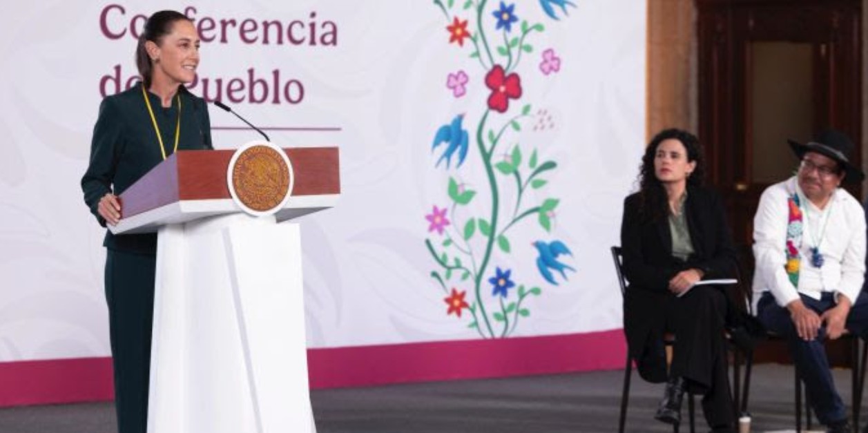 Claudia Sheinbaum durante firma de convocatoria sobre derechos de pueblos indígenas en México