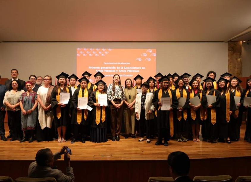 Graduación de estudiantes de la Escuela de Arte de Tlaxcala en Bellas Artes.