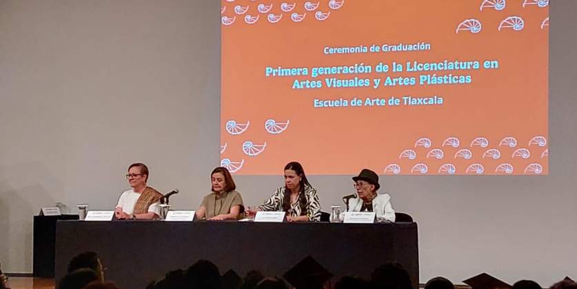 Ceremonia de graduación de estudiantes de la Escuela de Arte de Tlaxcala.