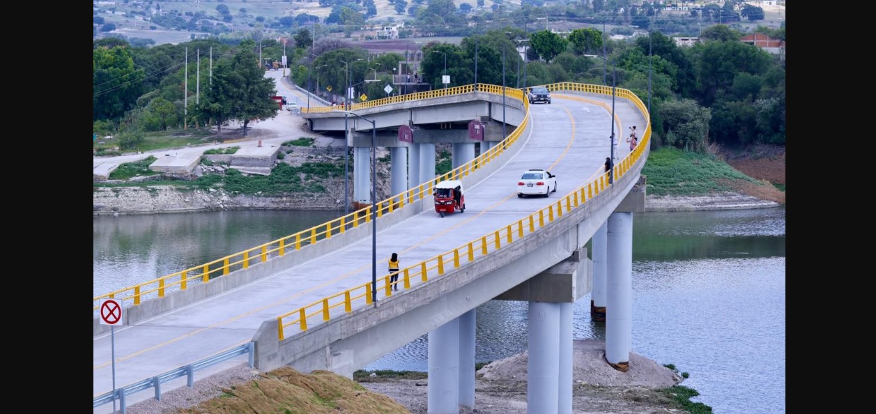 Puente de la Transformación sobre el lago de Valsequillo.