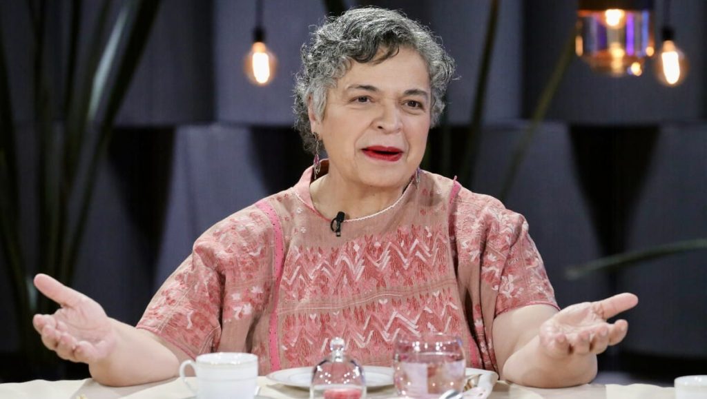 Beatriz Paredes durante una conferencia de prensa en Tlaxcala.