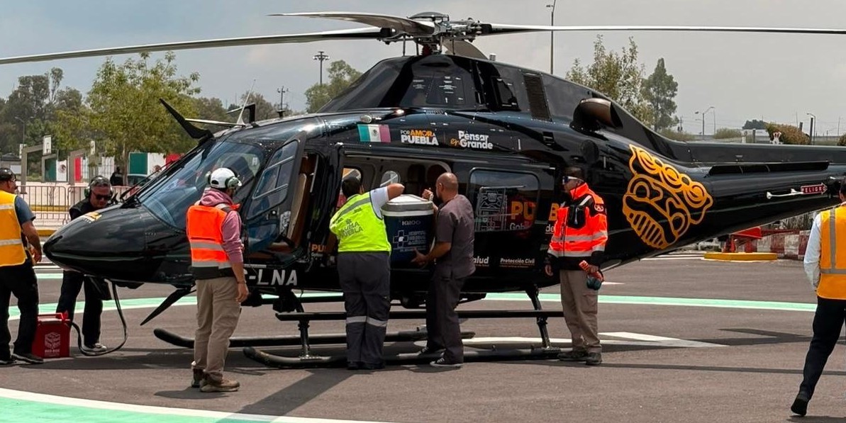 Personal médico participa en traslado aéreo de un órgano.