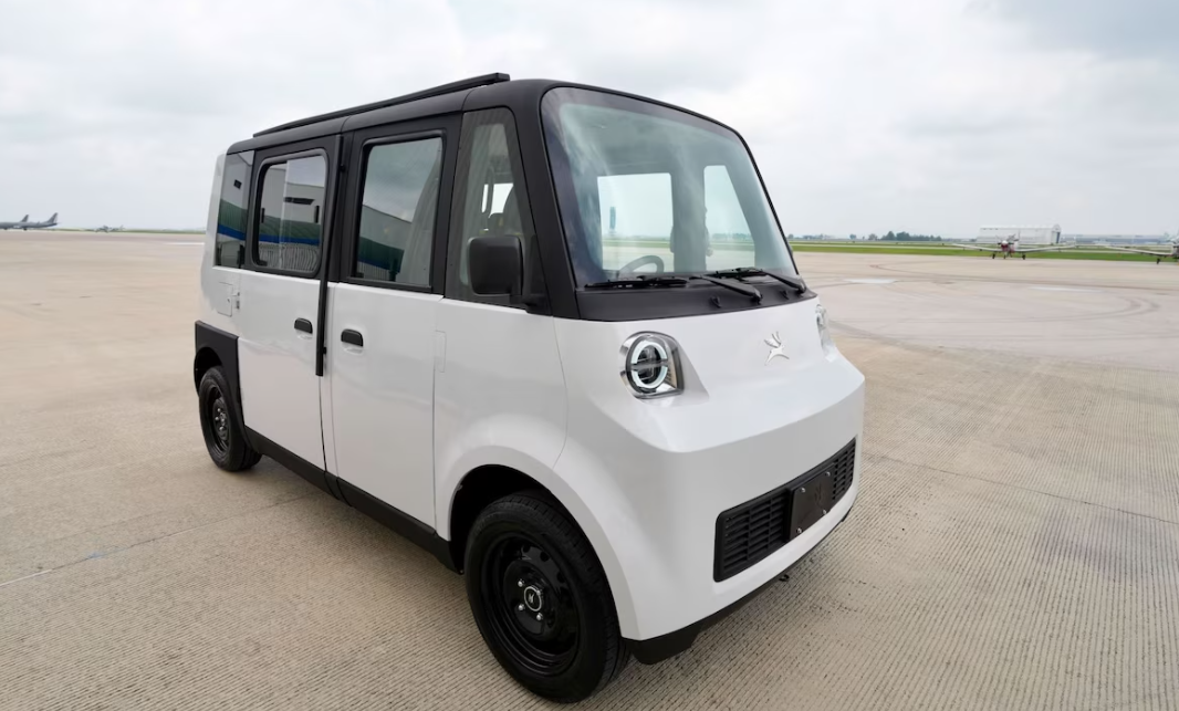 Auto eléctrico mexicano Olinia presentado por Claudia Sheinbaum.
