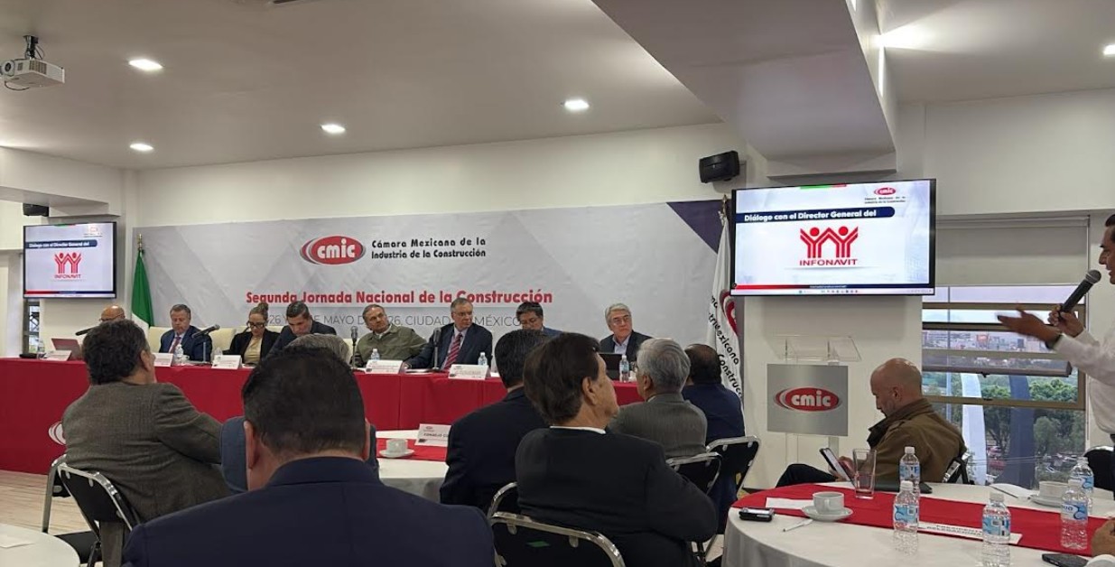 Representantes de CMIC durante reunión nacional de infraestructura.