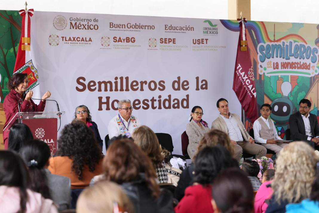 Gobernadora Lorena Cuéllar durante lanzamiento de Semilleros de la Honestidad.