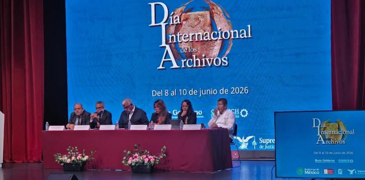 Ariadna Ayala recibe reconocimiento en Ciudad de México