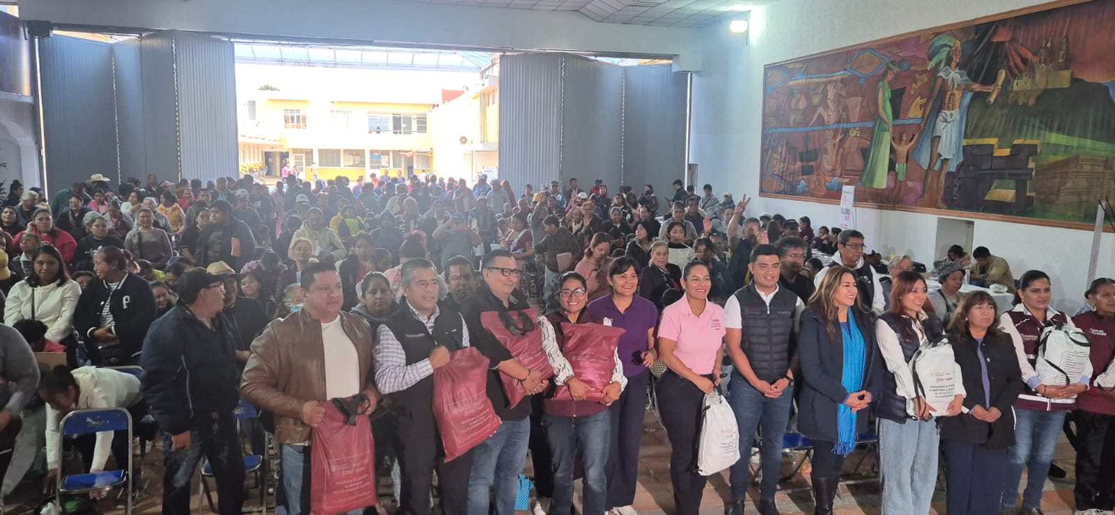 Entrega Guadalupe Cuautle apoyos alimentarios a familias de San Andrés Cholula en coordinación con el SEDIF