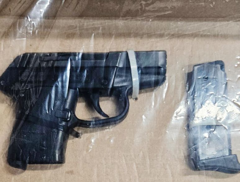 Cae presunto narcomenudista del Edomex en Calpulalpan; llevaba arma, droga y más de 100 mil pesos