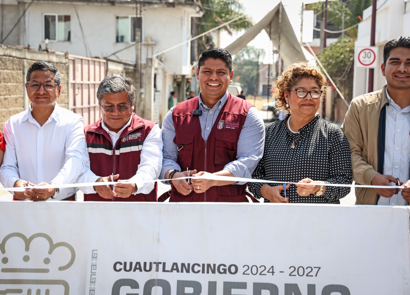 Cuautlancingo rompe décadas de abandono con pavimentación en Privada Santa Bárbara