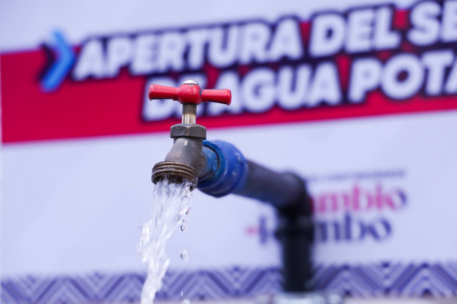 Más familias de San Rafael Comac ya cuentan con agua potable con obra municipal