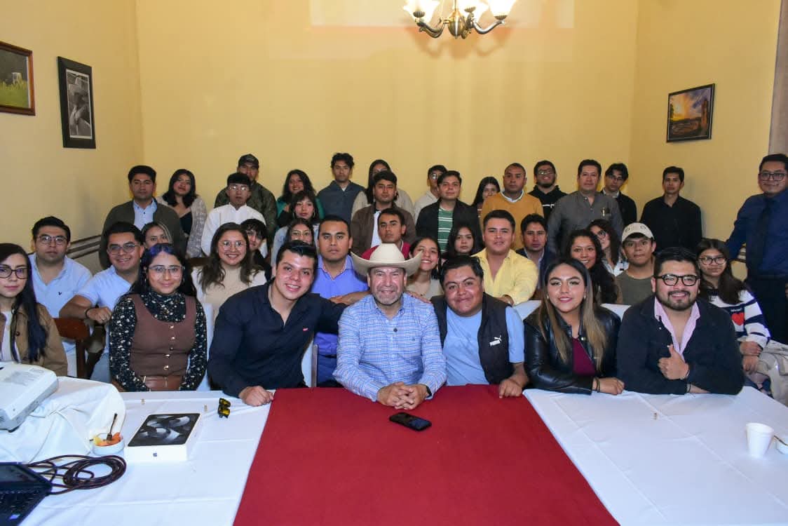 Respalda Ray Vázquez recorte de privilegios frente a la disidencia local