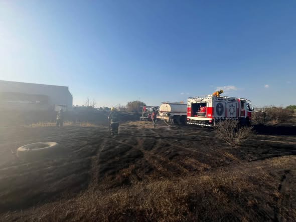 Sin personas lesionadas logran controlar incendio de pastizal en San Francisco Ocotlán 
