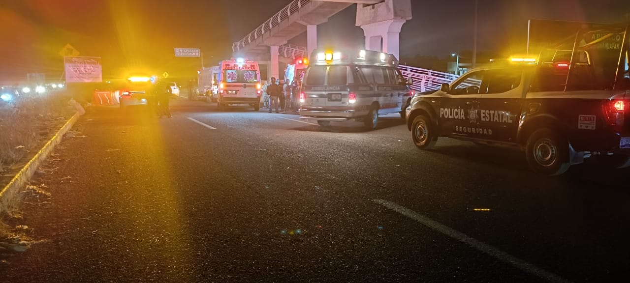 Chocan motociclistas contra muro de contención en la Vía Corta Puebla–Chiautempan, a la altura del Mercado Nuevo