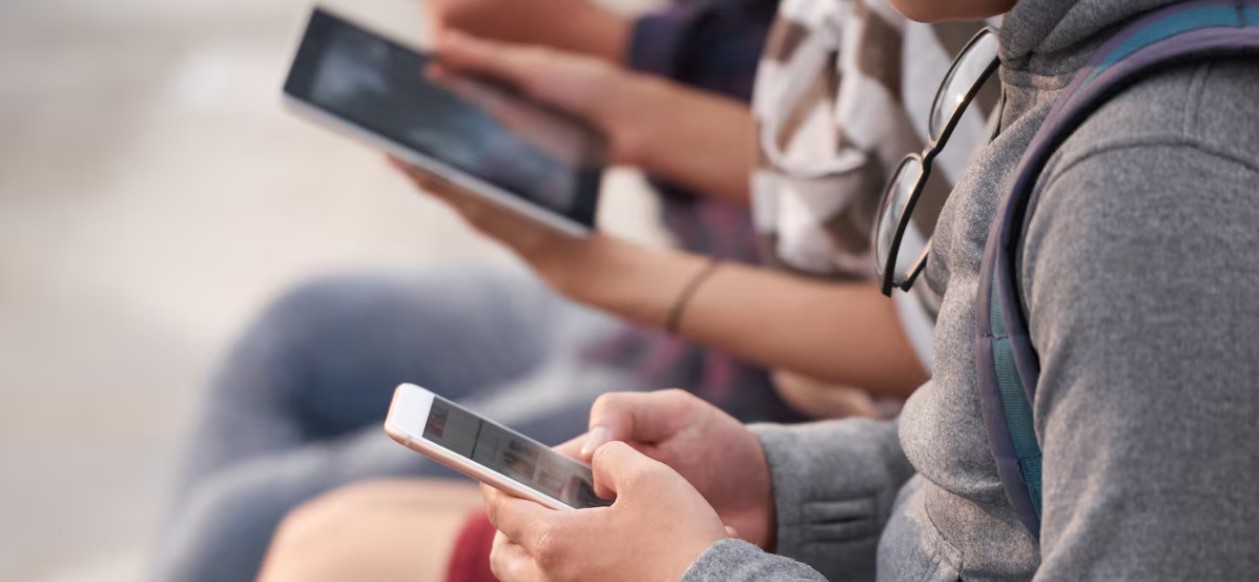Nuevas propuestas en México para regular redes sociales en menores