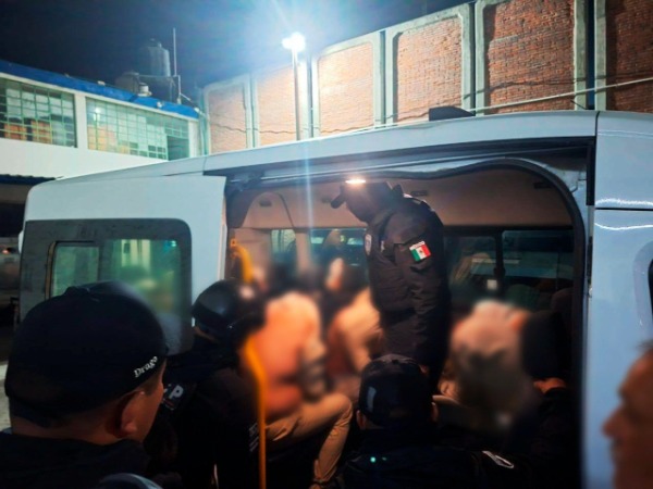 Seguridad Pública traslada a 15 reos del penal de San Miguel a Tepexi 