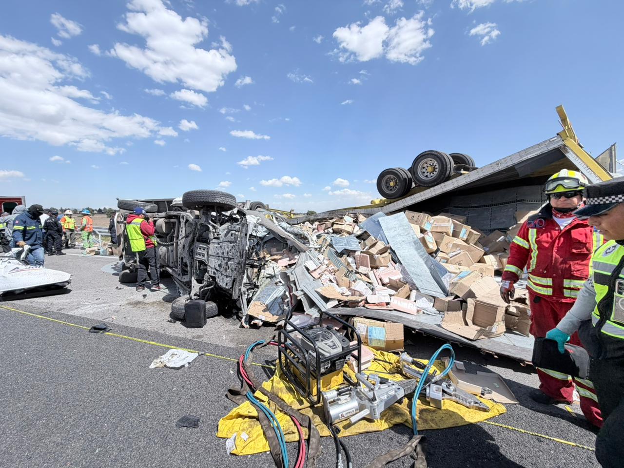 Fatal choque en la Amozoc–Perote: muere repartidor de pinturas prensado