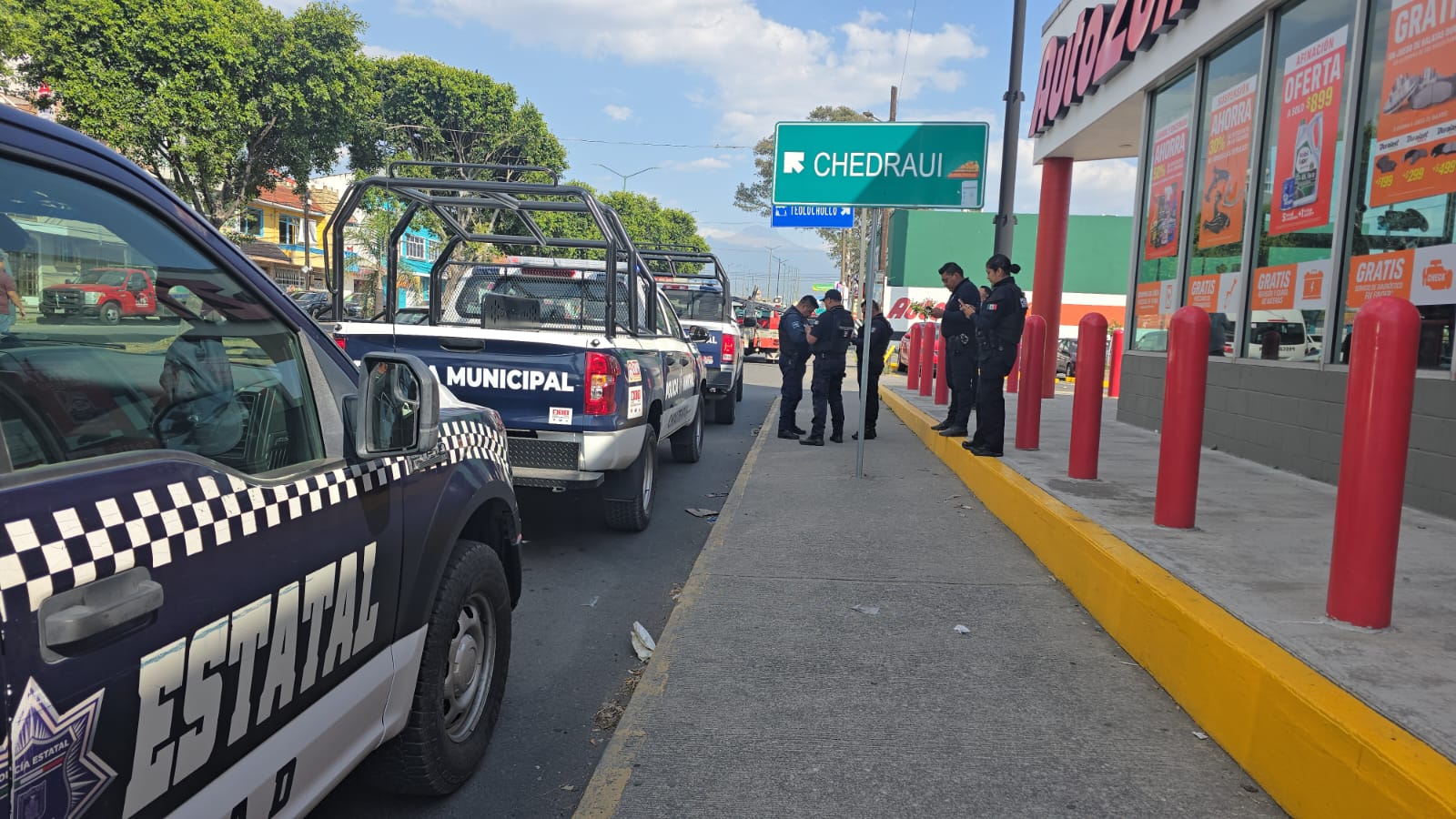 Delincuente falla en asaltar AutoZone de Chiautempan; huye usando a ciudadano como “chofer”