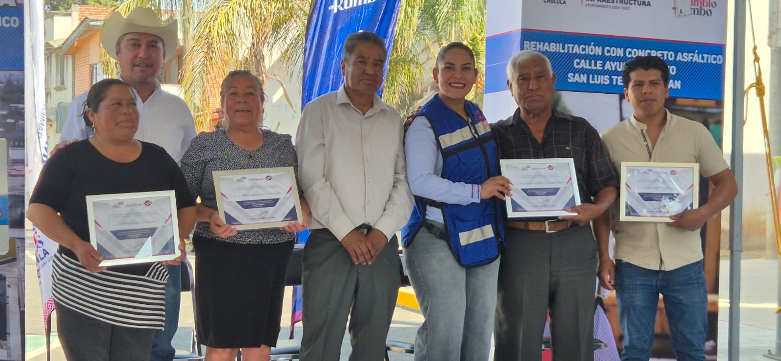 San Luis Tehuiloyocan estrena reencarpetamiento; Guadalupe Cuautle cumple compromiso