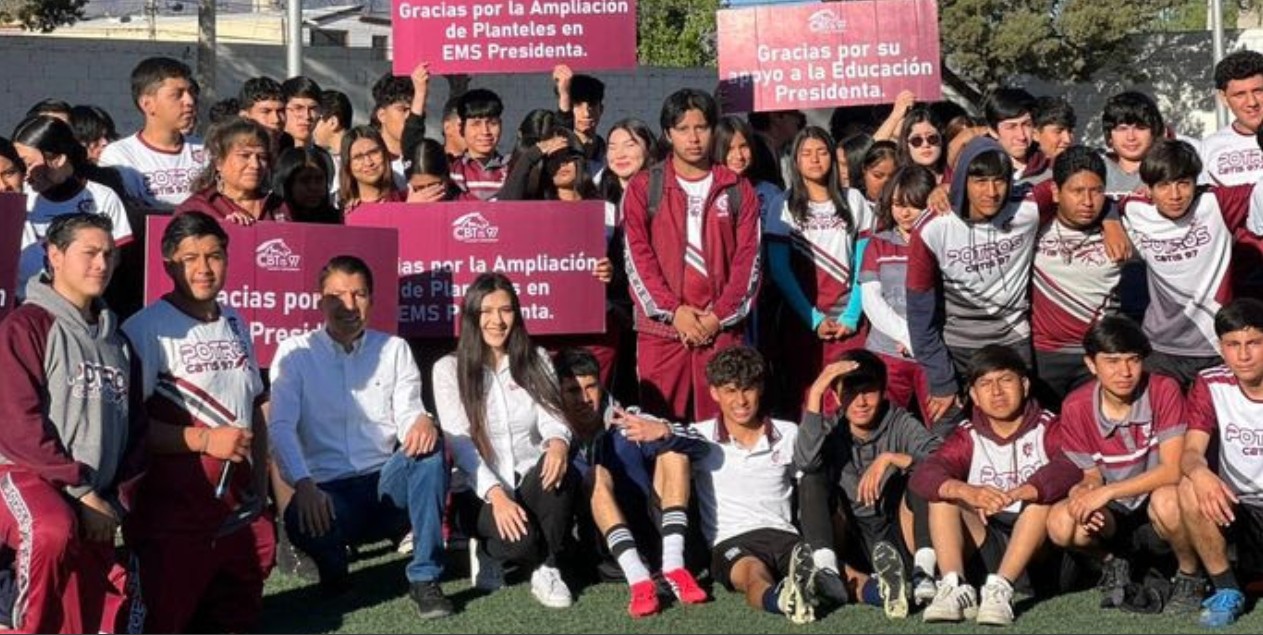 Jóvenes toman las calles con fútbol en todo México