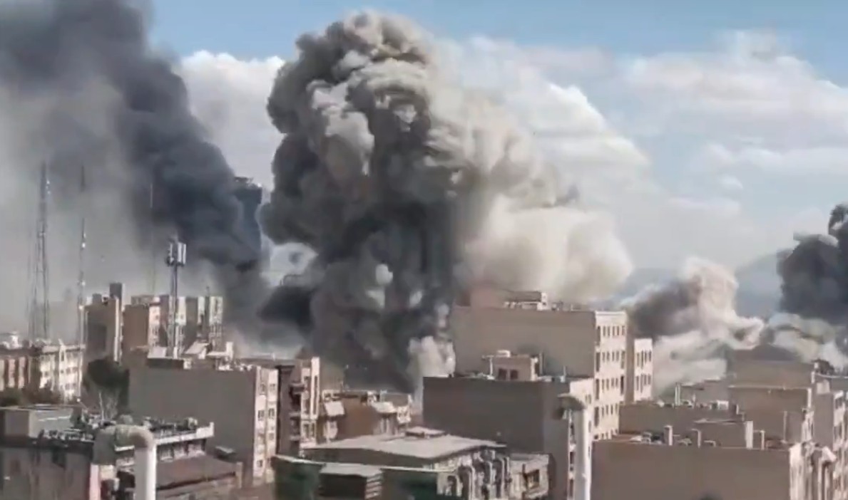 Irán confirma 555 muertos y 131 ciudades afectadas