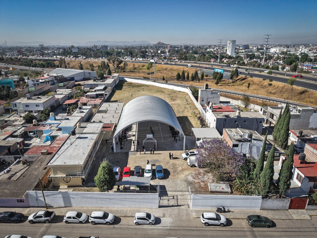 Omar Muñoz fortalece seguridad en Bachillerato Forjadores 