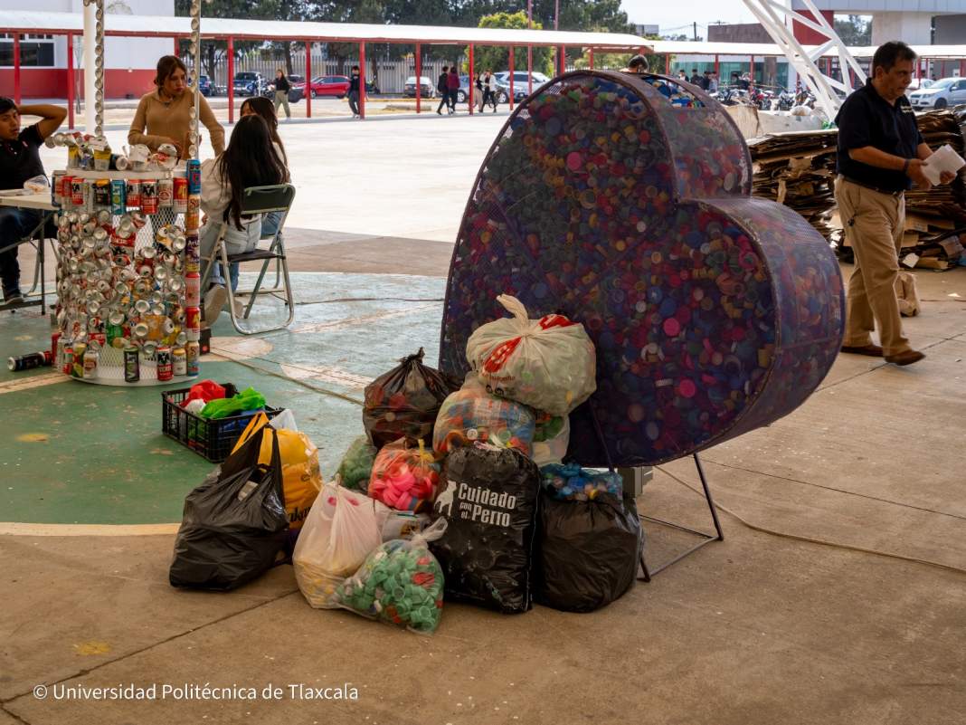 UPTlax reunió a estudiantes y autoridades en el Reciclatón Universitario 2026, logrando recolectar más de cuatro toneladas de residuos reciclables.