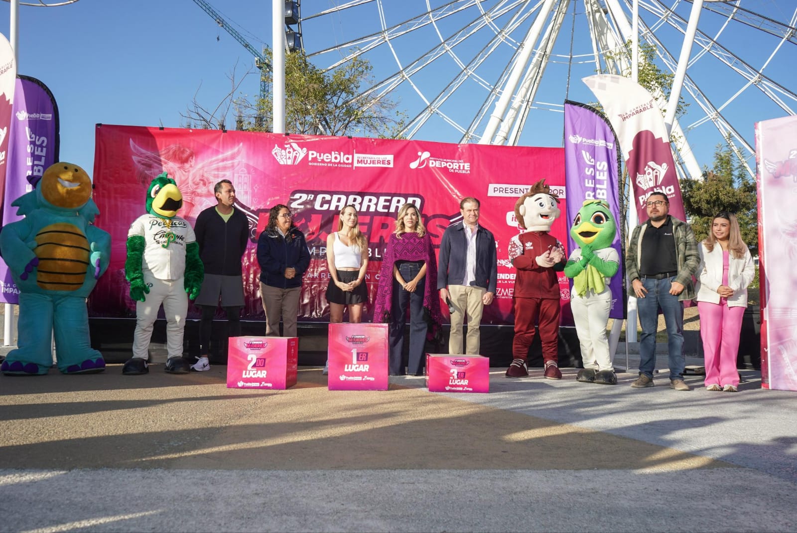Presentan medalla y playera de la Carrera Mujeres Imparables 2026 en Puebla