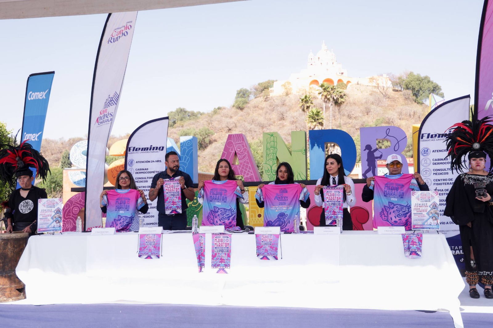 Presentan playera y medalla del Medio Maratón San Andrés Cholula, Equinoccio 2026