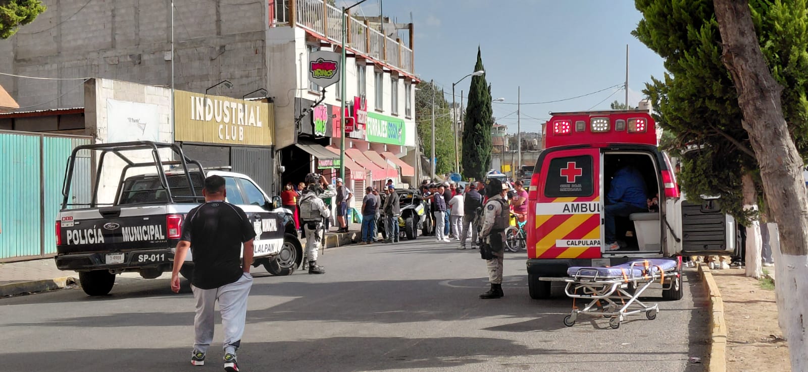 A balazos matan a dos presuntos huachicoleros en bar del centro de Calpulalpan