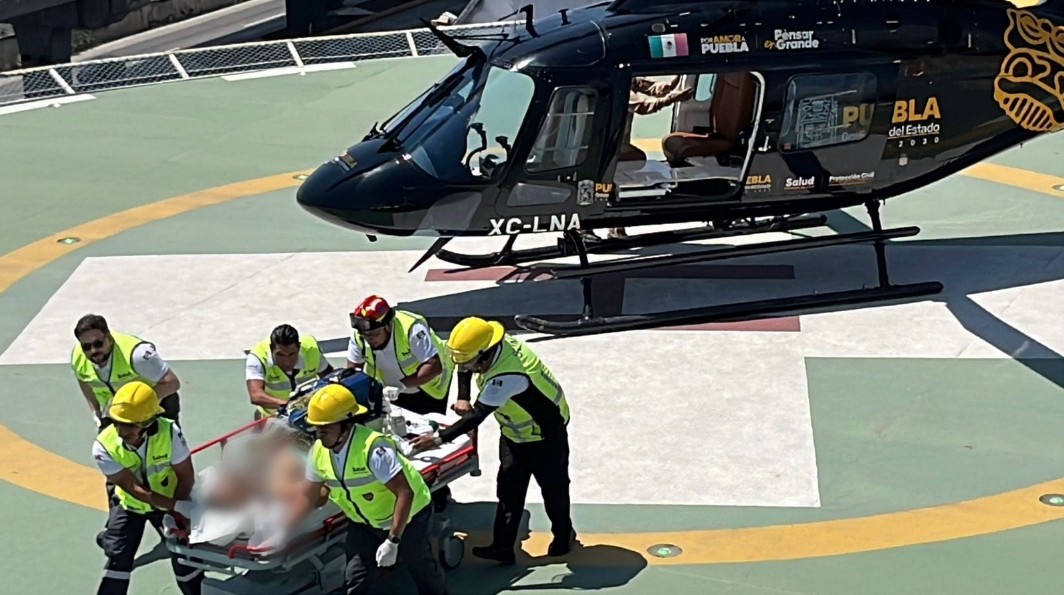 Trasladan de urgencia a paciente con traumatismo craneoencefálico desde Zacapoaxtla a Puebla