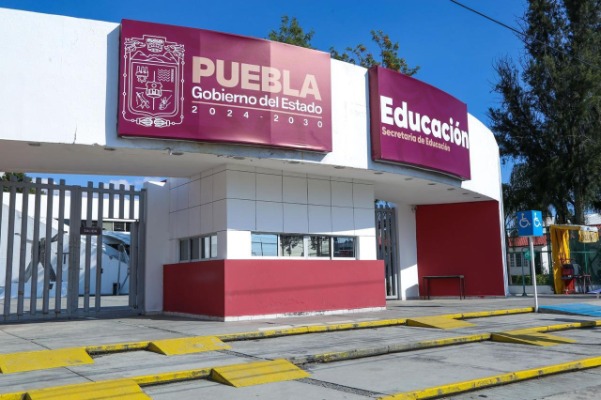 Gobierno de Puebla rentará autobuses y camionetas para viajes de alumnos y docentes