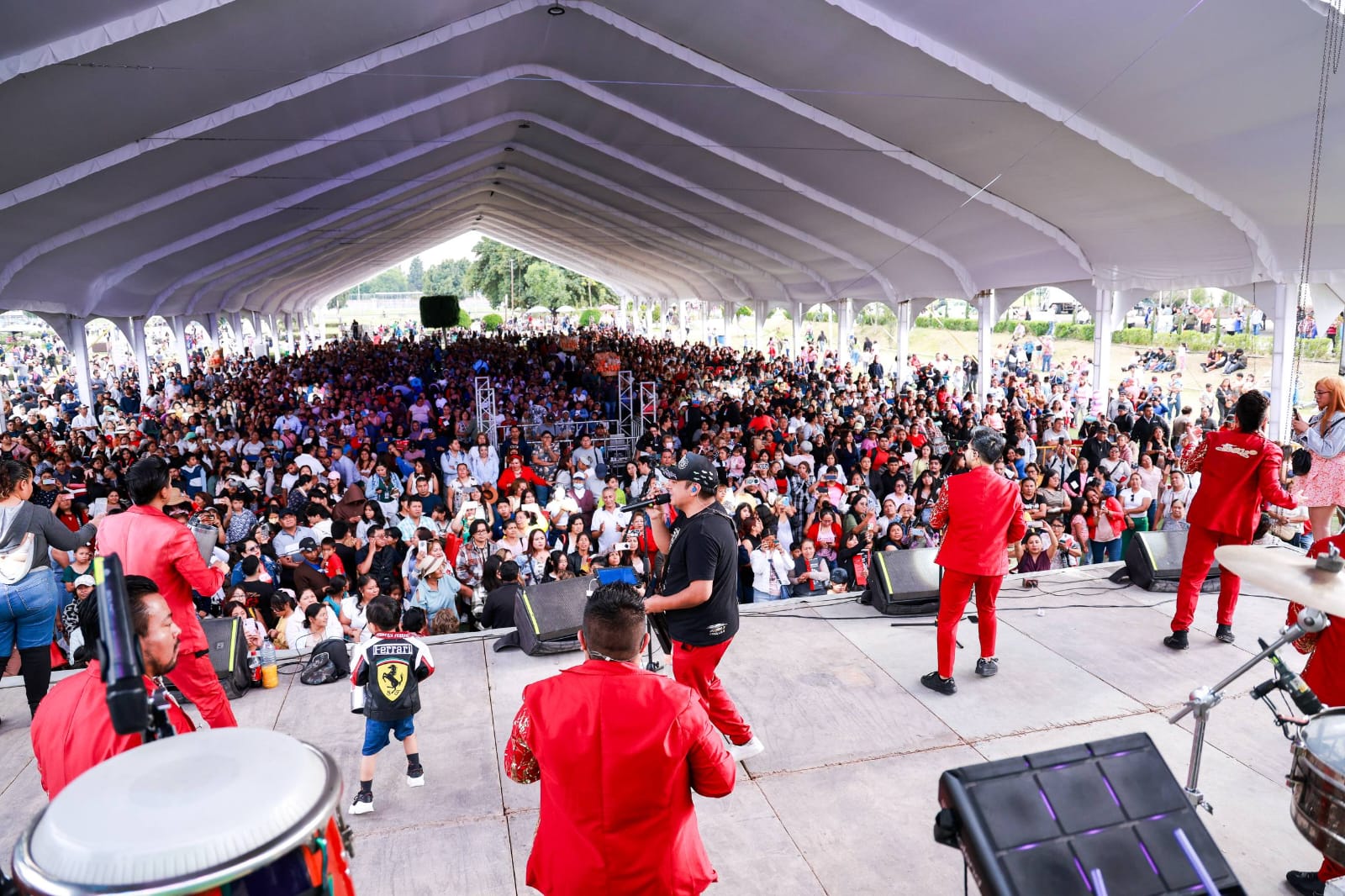 Celebra Lupita Cuautle a miles de madres sanandreseñas con música, regalos y convivencia familiar