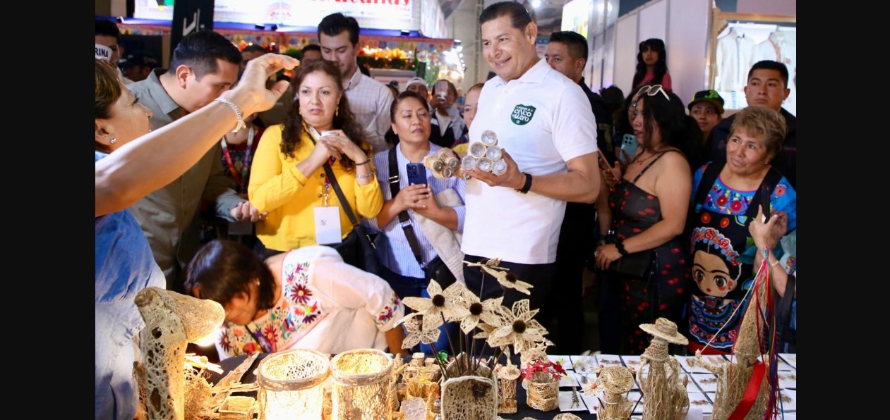 Familias recorren la Feria de Puebla 2026 junto al gobernador Alejandro Armenta