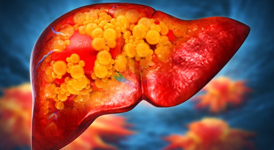 Persona con dolor abdominal durante revisión médica