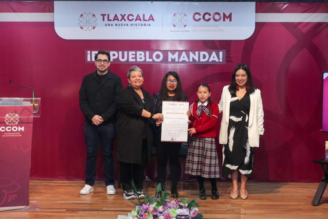 Mujeres participan en lectura colectiva en Tlaxcala
