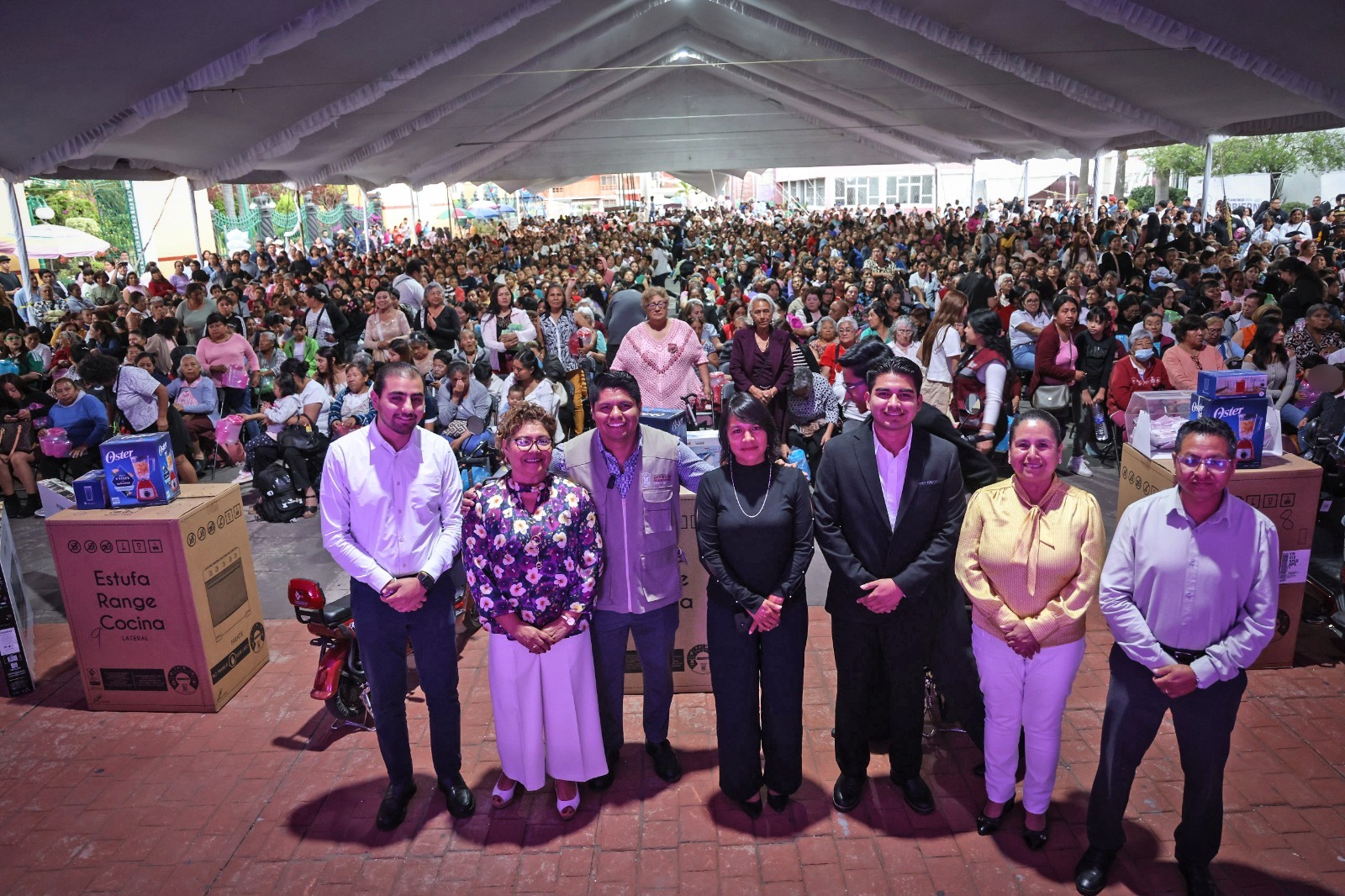 Encabezan Omar Muñoz y Tere Alfaro festejo por el Día de las Madres en Cuautlancingo